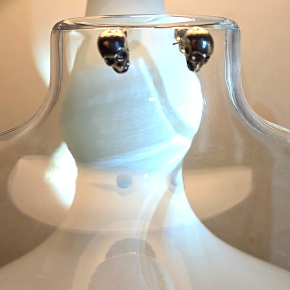 Punk Style Skull Stud Earrings for Men – Antique Silver-Plated Zinc Alloy - Picture 4 of 5